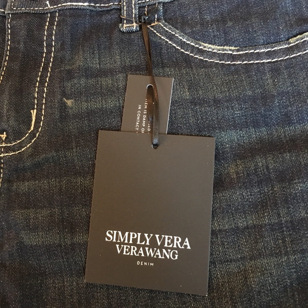 Vera Wang Mid rise Capri New!